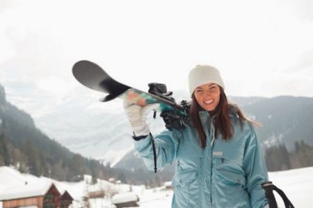 woman skiing