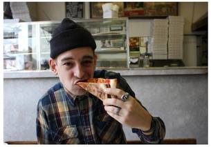 eats pizza