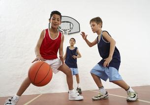 play basketball
